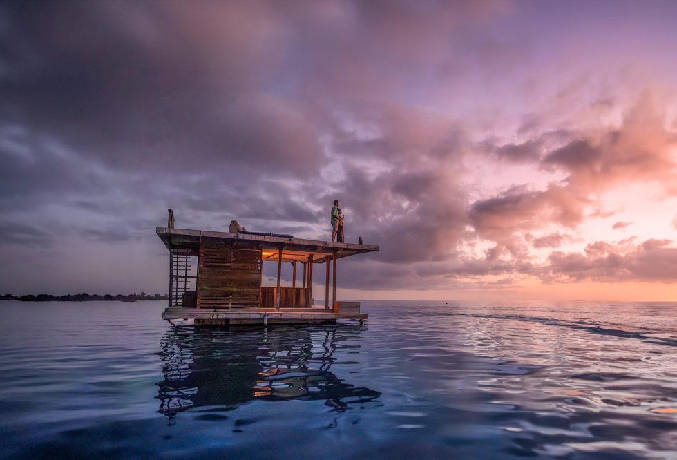 manta_underwater_room_sunset-couple